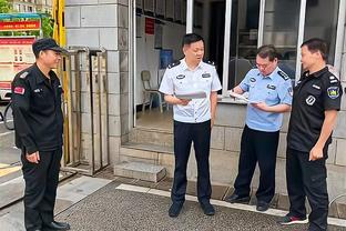 Đức Chuyển: Hậu vệ người Đại Liên Vương Chấn Úc tự do gia nhập cảng biển Thượng Hải